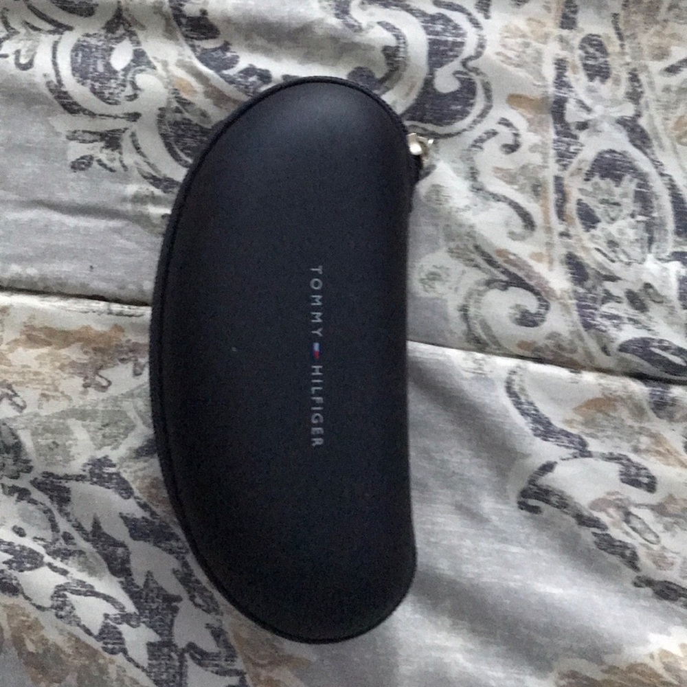 Tommy Hilfiger sunglasses case